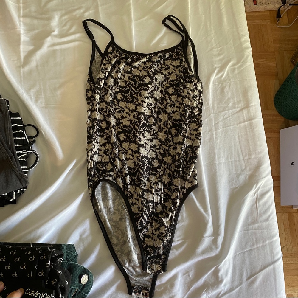 Flower body suit small